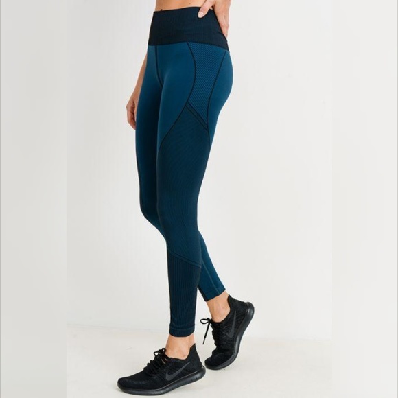 Highwaist Multi-Patterned Seamless Leggings - Picture 3 of 7